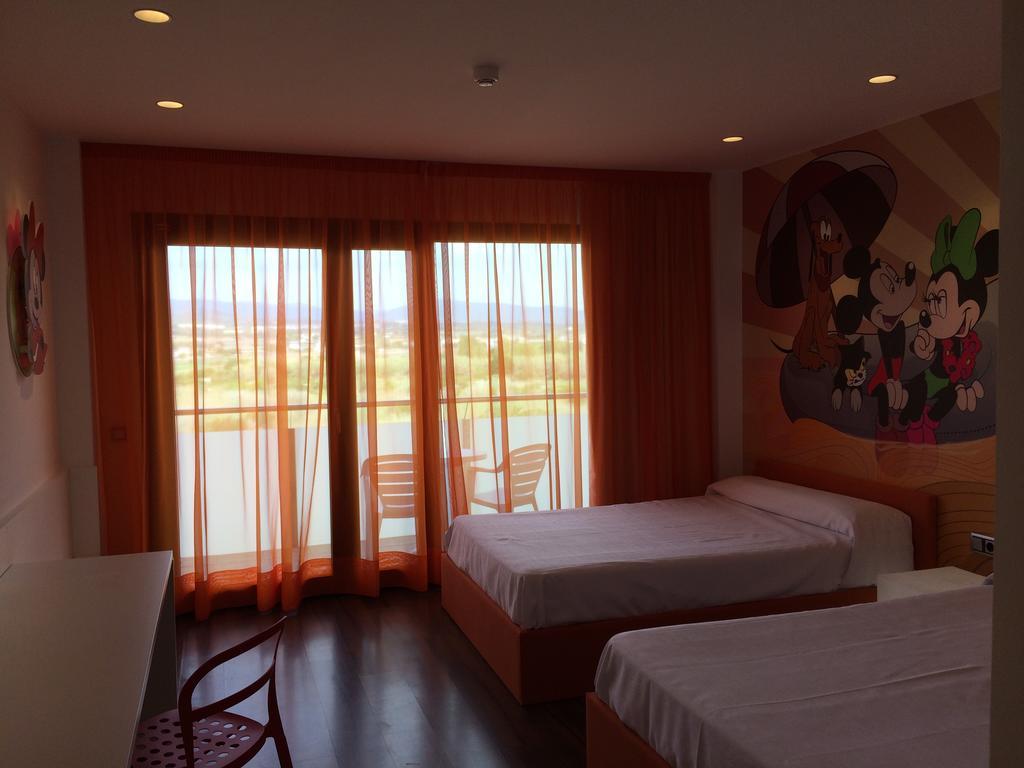 Triple Room,109294293:JPEG
