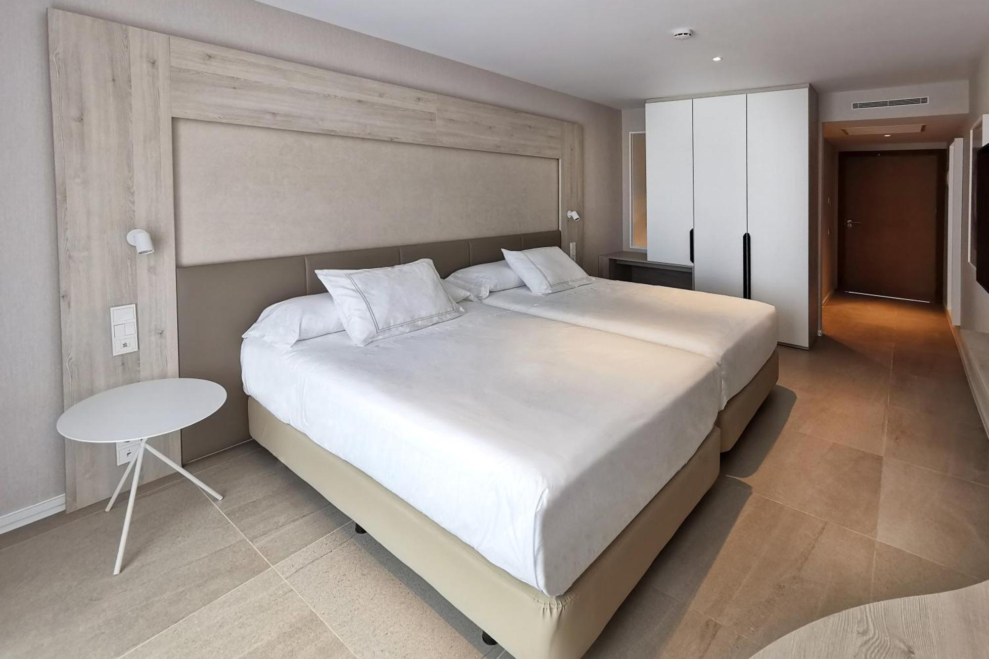 Double or Twin Room (3 adults + 1 child),1207860943:JPEG